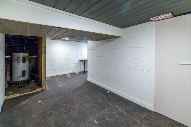 Building Photo - 708 E Woodland Ave