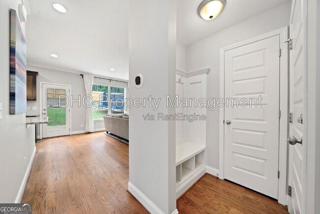 Building Photo - 1765 Stoney Creek Dr SE