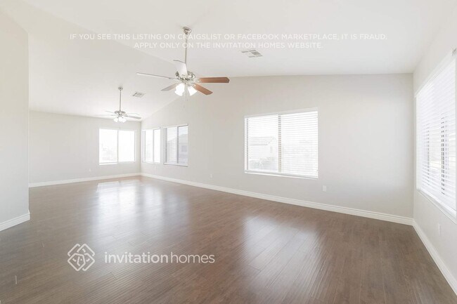 Building Photo - 9528 N 92nd Dr