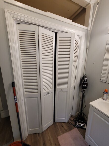 Building Photo - 5216 5th Ave