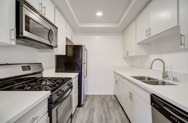 Interior Photo - 17211 Chatsworth Street