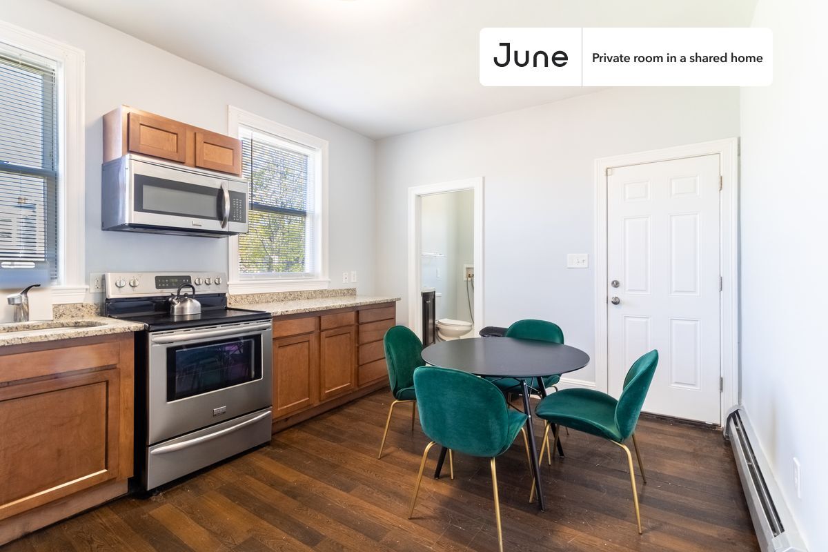 Building Photo - Room in Shared 4 bed/1.5 bath home