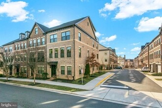 Building Photo - 6725 24th Ct N