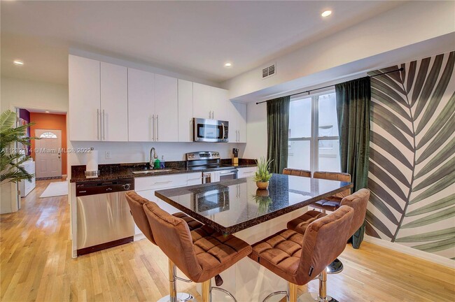 Building Photo - 524 NW 35th St