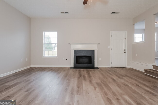 Building Photo - 470 Concord Terrace