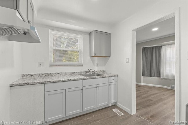 Building Photo - 10838 Nottingham Rd