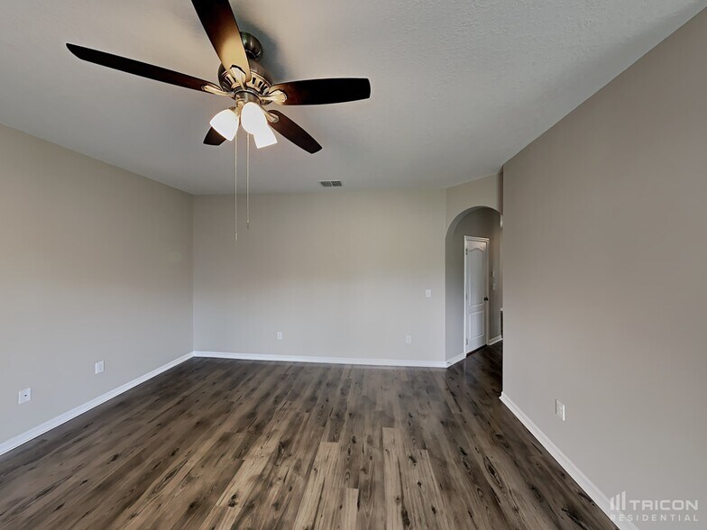 Building Photo - 13805 Newport Shores Dr