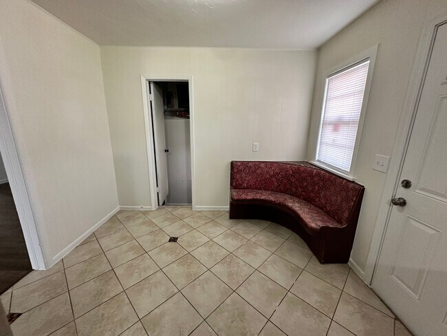 Building Photo - 3 Bed 2.5 bath house in OKC