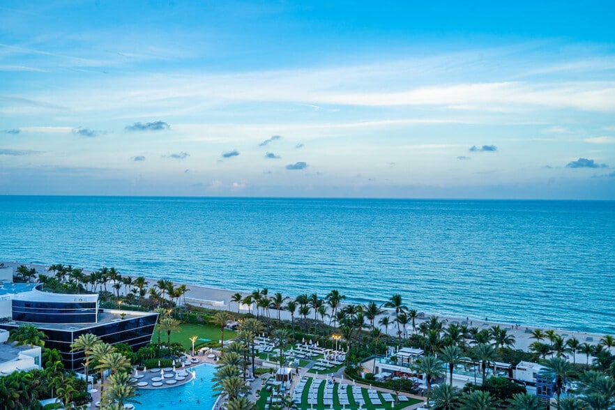 Building Photo - 4390 Collins Ave