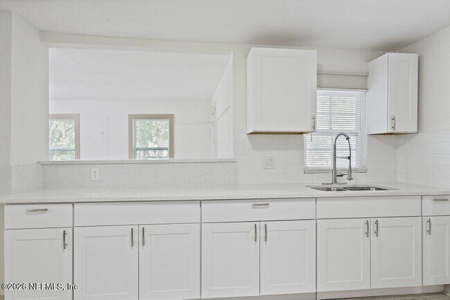 Building Photo - 3058 Rosselle St