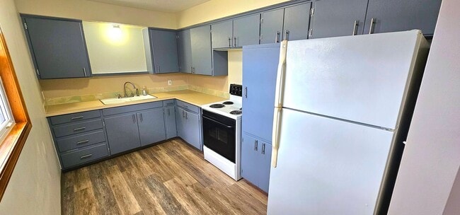 Building Photo - 253 Hillside Cir