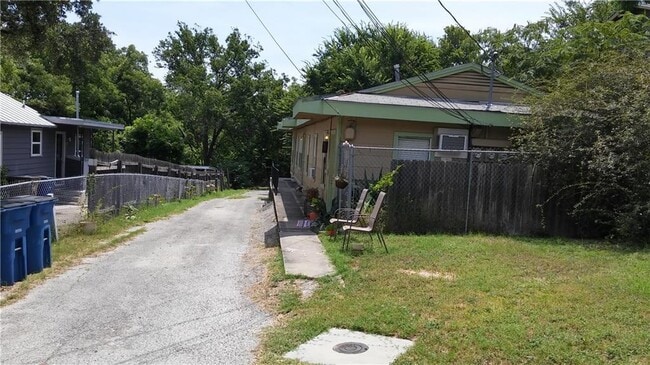Building Photo - 1137.5 Poquito St