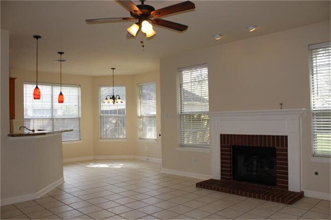 Building Photo - 6622 High Knoll Dr