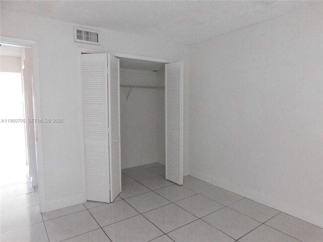 Building Photo - 14211 Kendale Lakes Cir