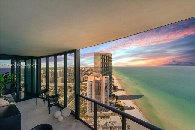 Building Photo - 18555 Collins Ave
