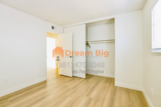 Building Photo - 5155 Harriett Cir