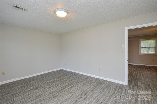 Building Photo - 331 Friendship Dr