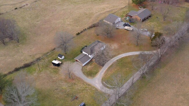 Building Photo - Stunning home situated on over 1 acre in North Thompson’s Station!