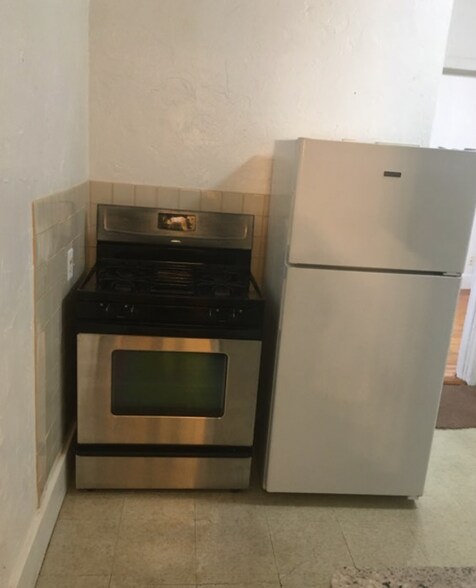 Building Photo - 4 Adella Pl