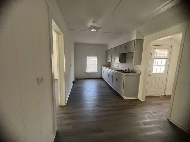 Building Photo - 24 Adger St