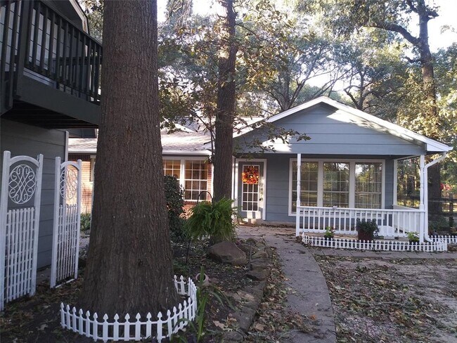 Building Photo - 900 Springwood Dr