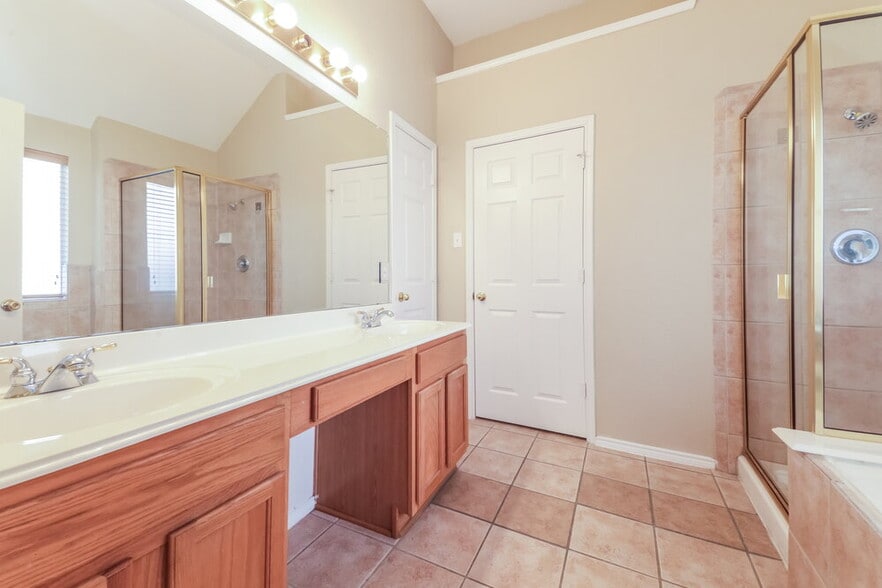 Building Photo - 3704 St Johns Dr