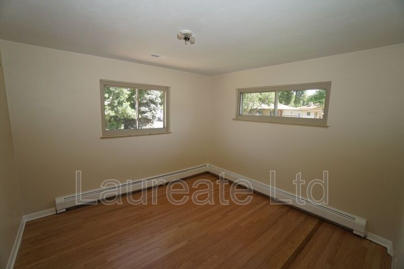 Building Photo - 1003 W Shepperd Ave