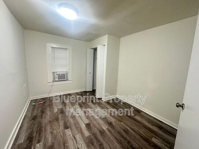 Building Photo - 3729 Pine Ave SW