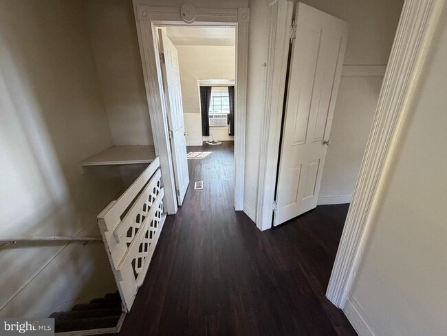 Building Photo - 112 W Main St