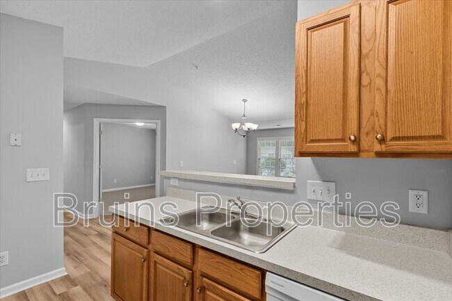 Building Photo - 6113 Hedgecock Cir