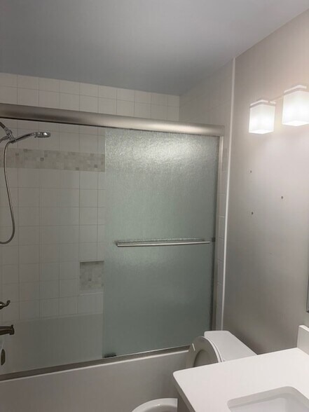 Building Photo - 13119 Shadyside Ln