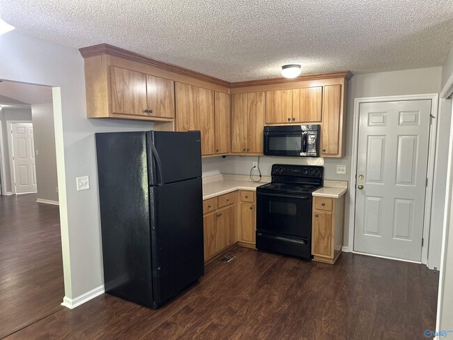 Building Photo - 196 Hollington Dr NE