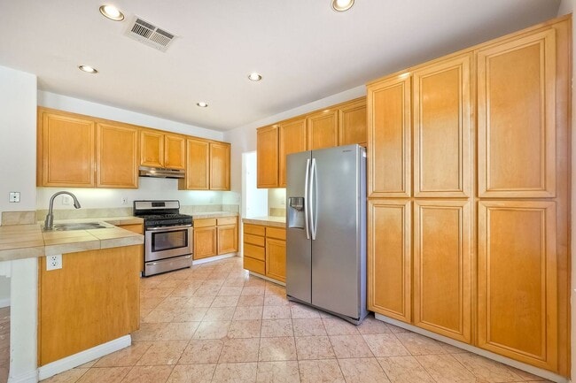 Building Photo - Recently Renovated 2-story home!
