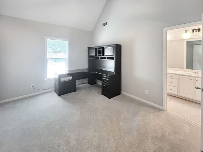 Building Photo - Stunning 5-Bedroom Executive Home in Kennesaw’s Preserve Falcon Hills!