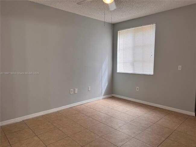 Building Photo - 3 bedroom in Miramar FL 33025