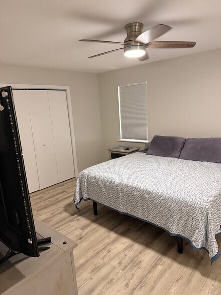 Building Photo - 1430 W Schwartz Blvd