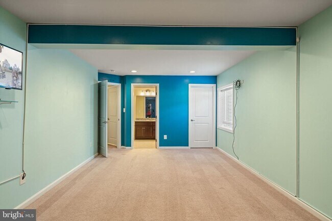 Building Photo - 3175 Fledgling Cir