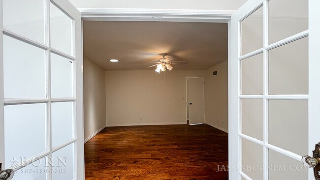 Building Photo - 1006 N Currier Ave