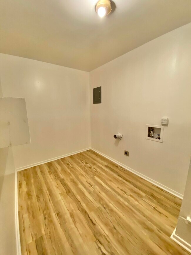 Building Photo - 2128 74th St