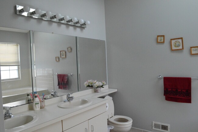 Building Photo - 62 Sapphire Ln
