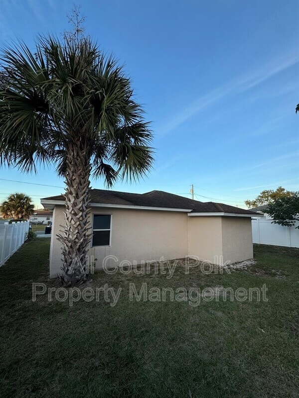 Building Photo - 1205 Ave F