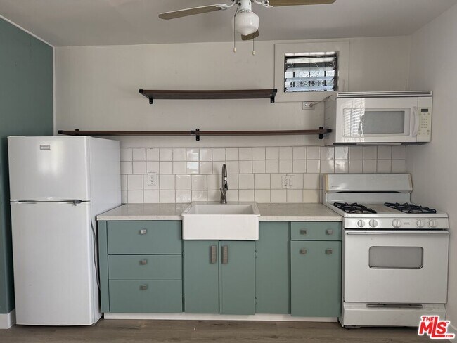Building Photo - 230 1/2 N Bonnie Brae St-230