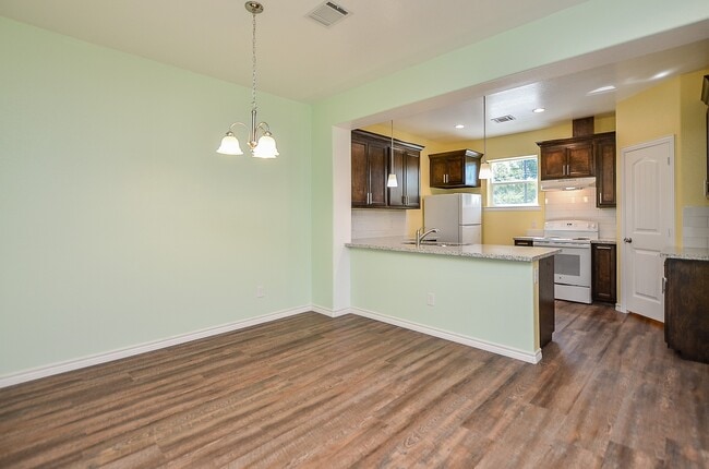 Building Photo - 239 Broadhurst