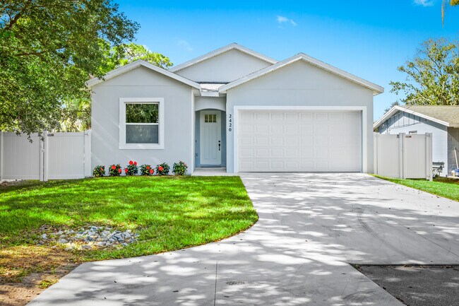 Primary Photo - 2420 Valentine St