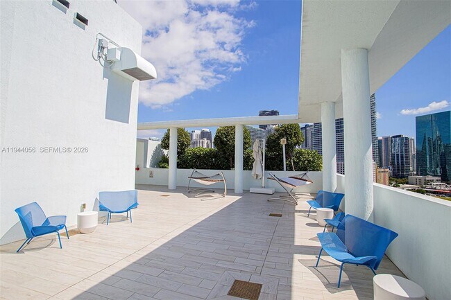 Building Photo - 1600 SW 1st Ave