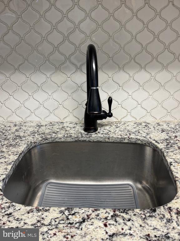 Building Photo - 5225 Pooks Hill Rd