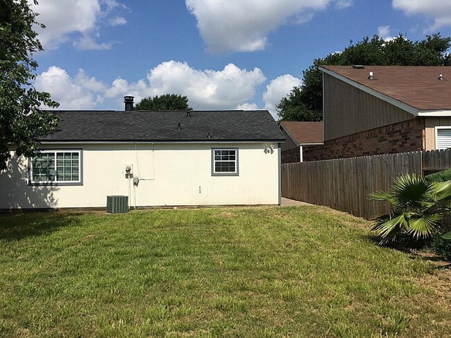 Building Photo - 13115 Pebblewalk Cir S