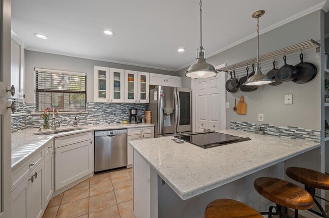 Building Photo - 1135 Barton Hills Dr