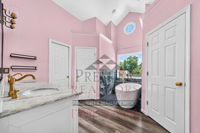 Building Photo - 5924 Big Oak Dr