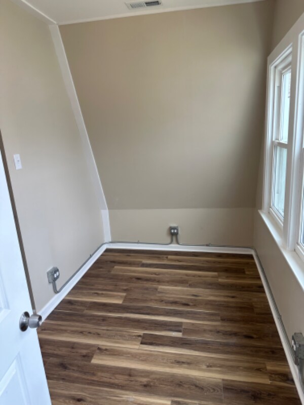 Building Photo - 5204 N Ludlam Ave